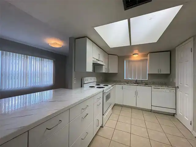 Listing Photo 9