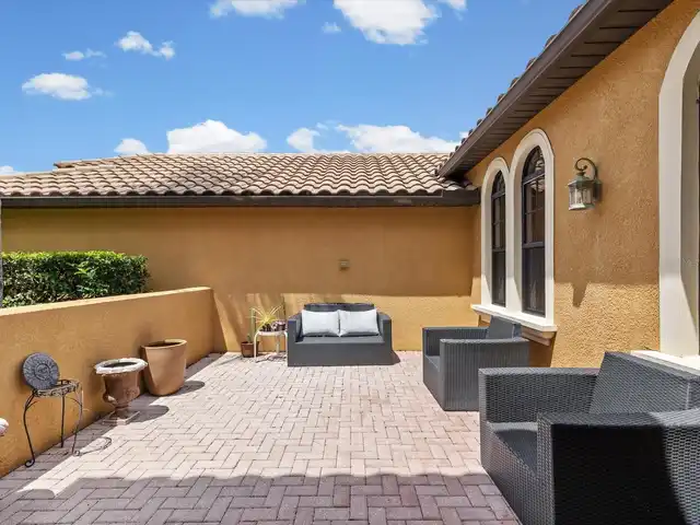 Listing Photo 10
