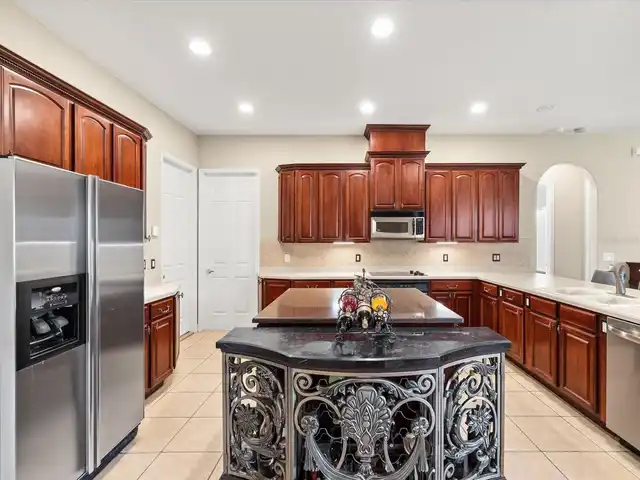 Listing Photo 11