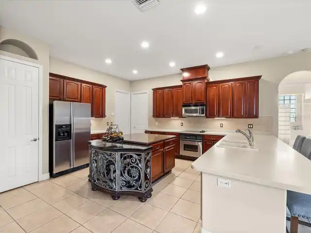Listing Photo 12