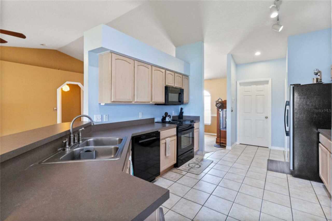 Listing Photo 12