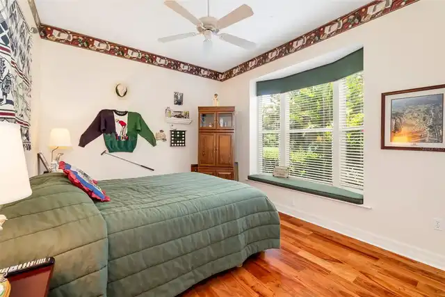 Listing Photo 12