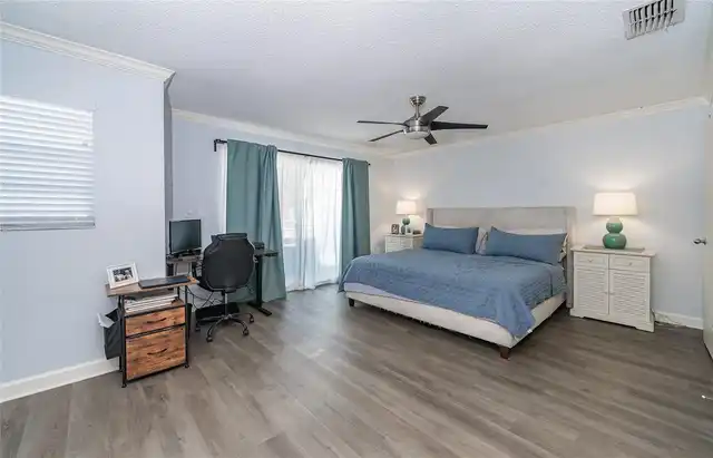Listing Photo 11