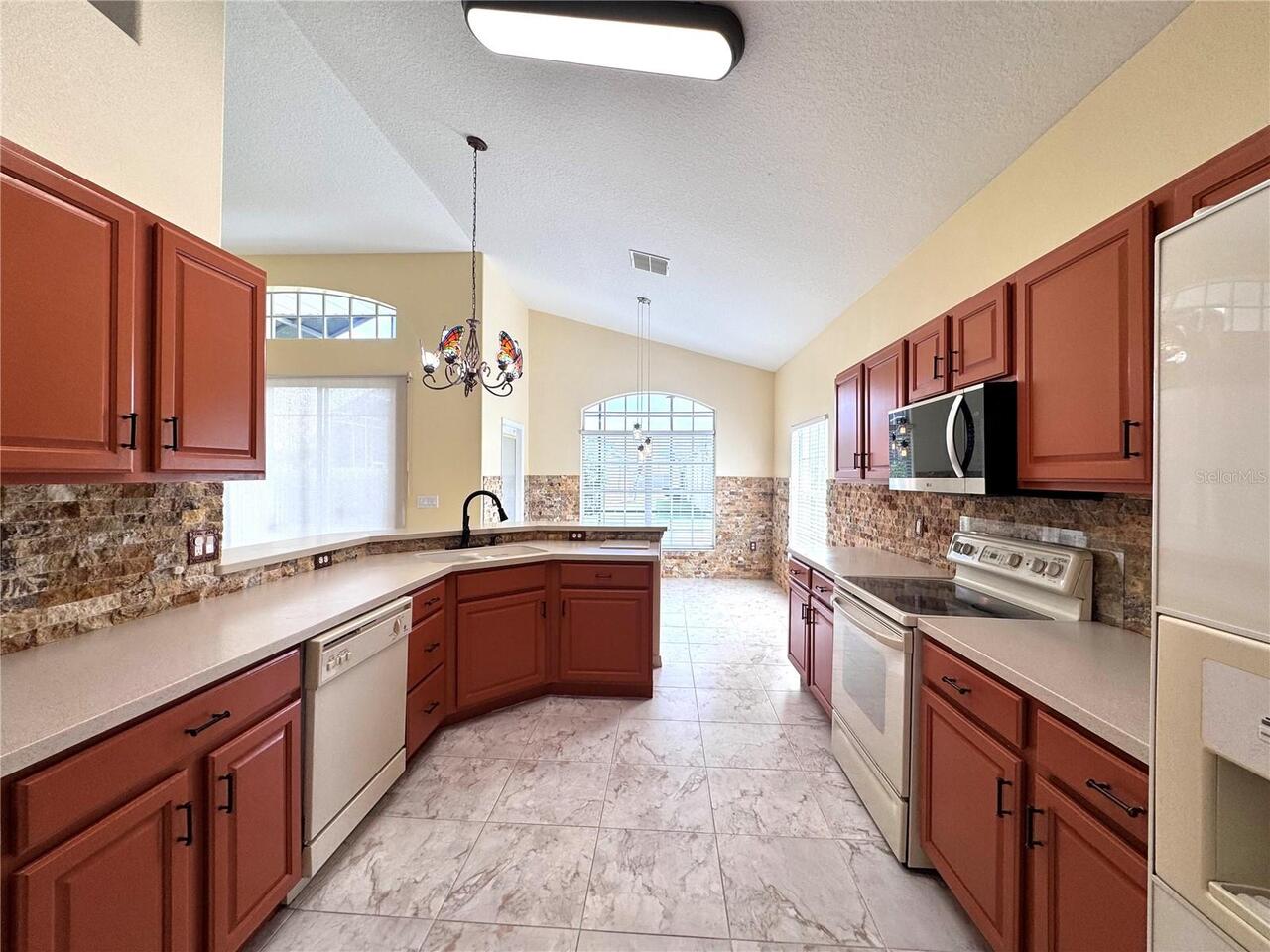 Listing Photo 12