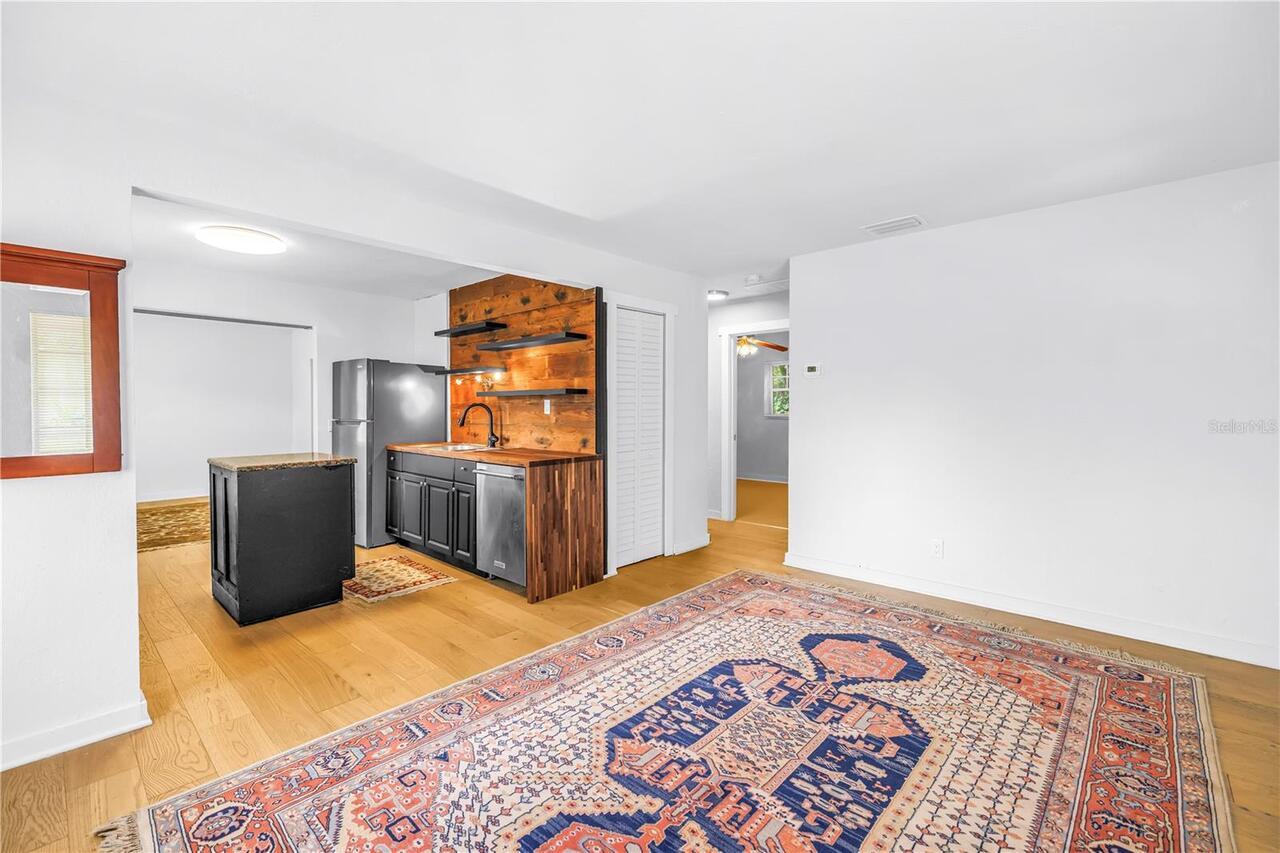 Listing Photo 11