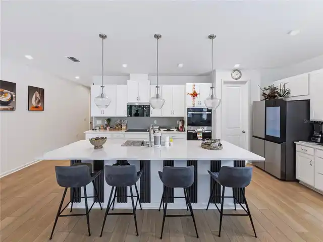 Listing Photo 10