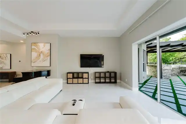 Listing Photo 7