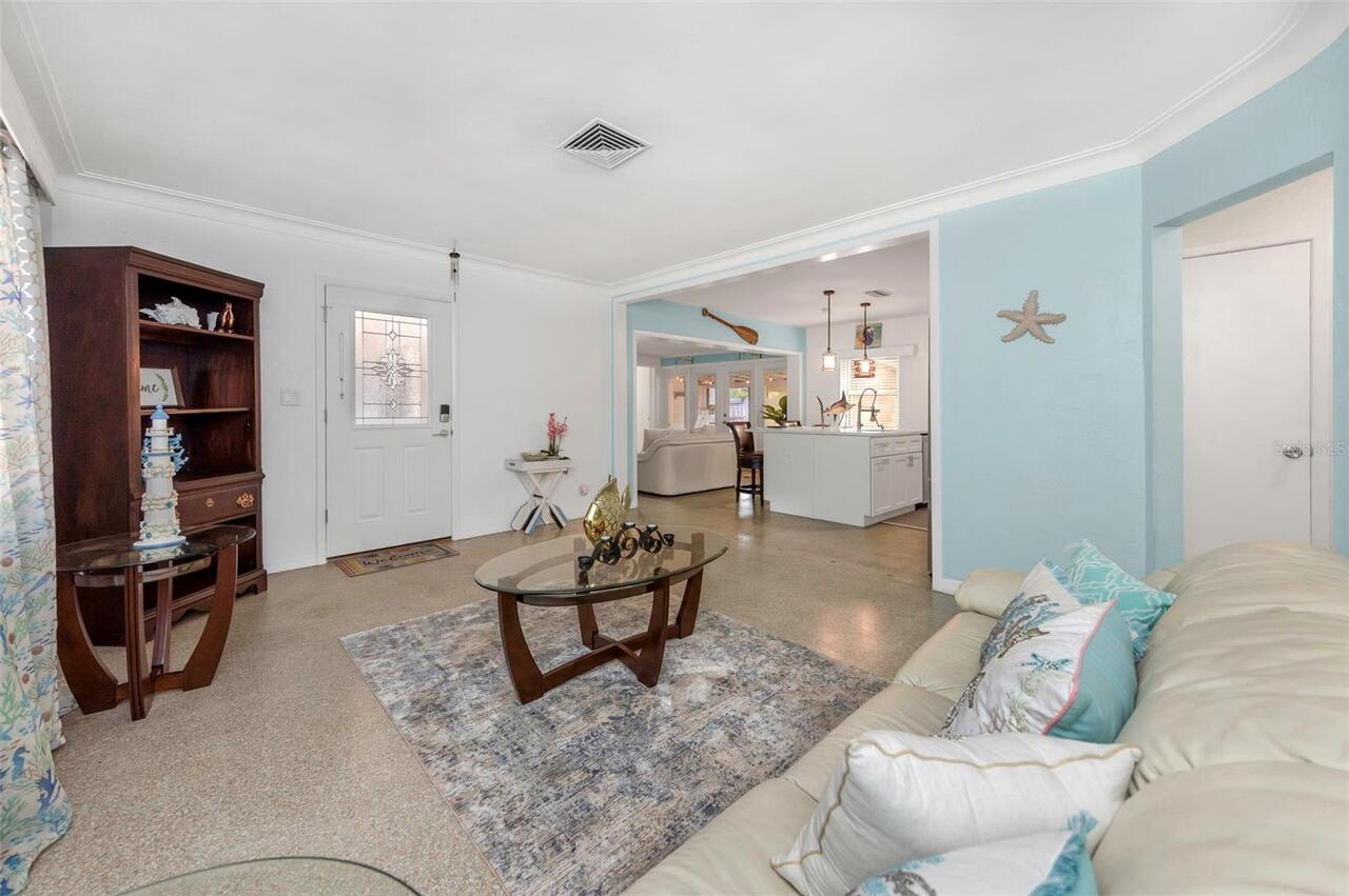 Listing Photo 11