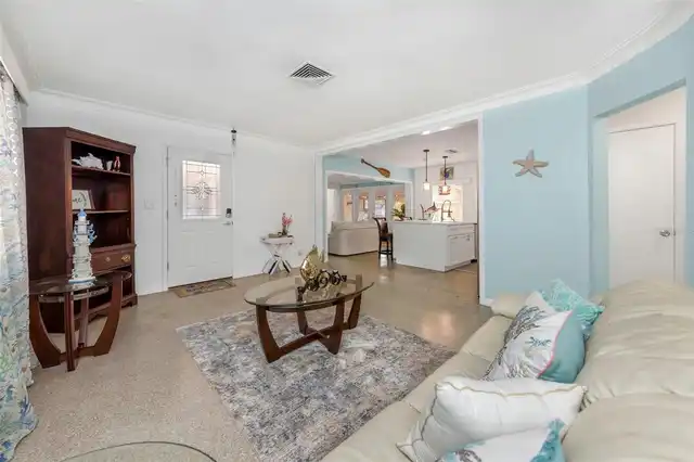 Listing Photo 11