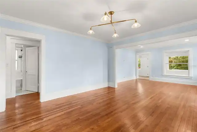 Listing Photo 9