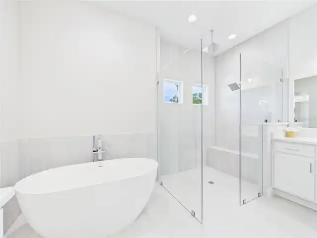 Listing Photo 12