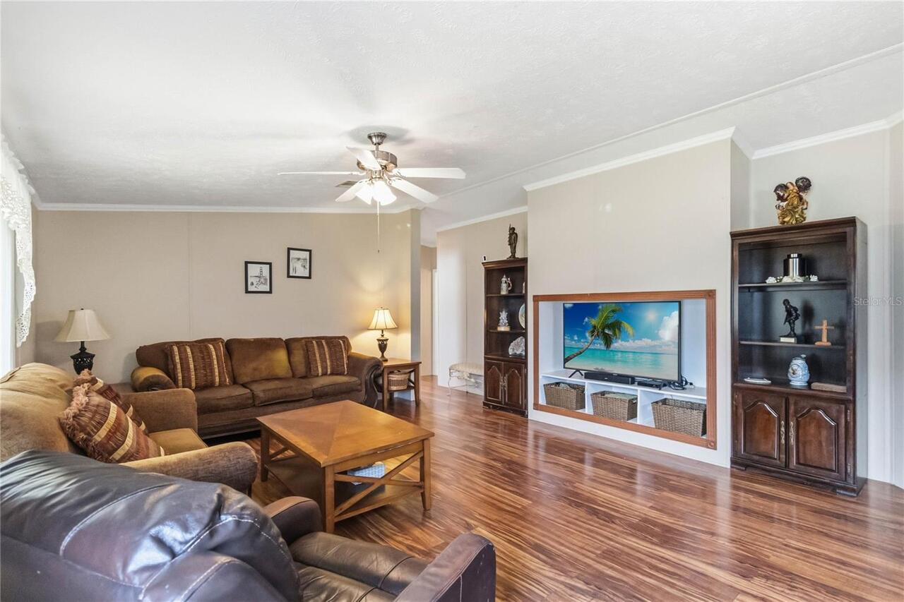 Listing Photo 10