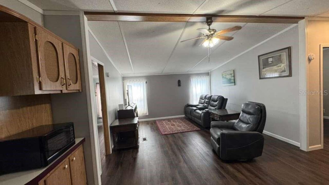 Listing Photo 12