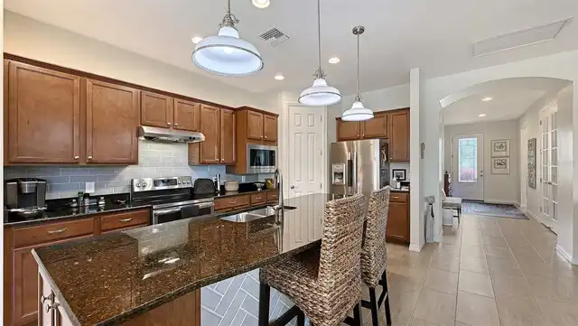 Listing Photo 11