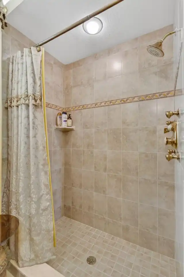 Listing Photo 43