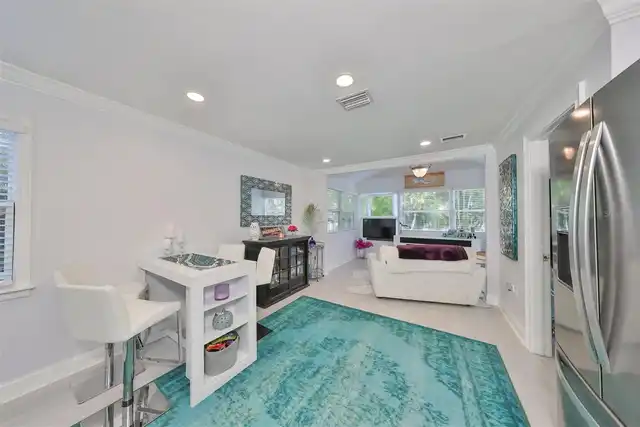 Listing Photo 11
