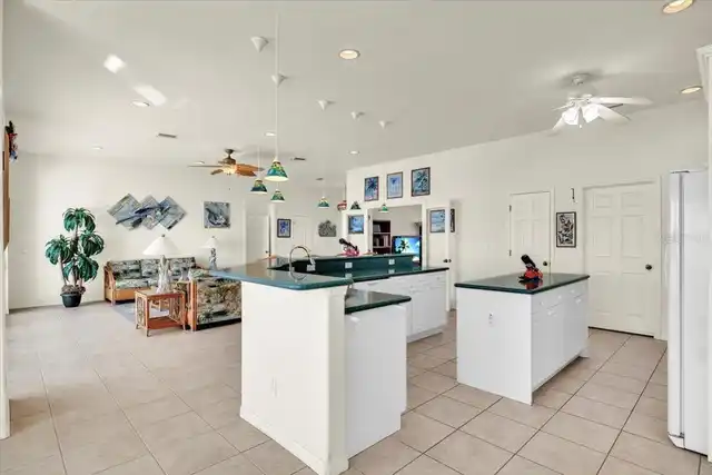 Listing Photo 12