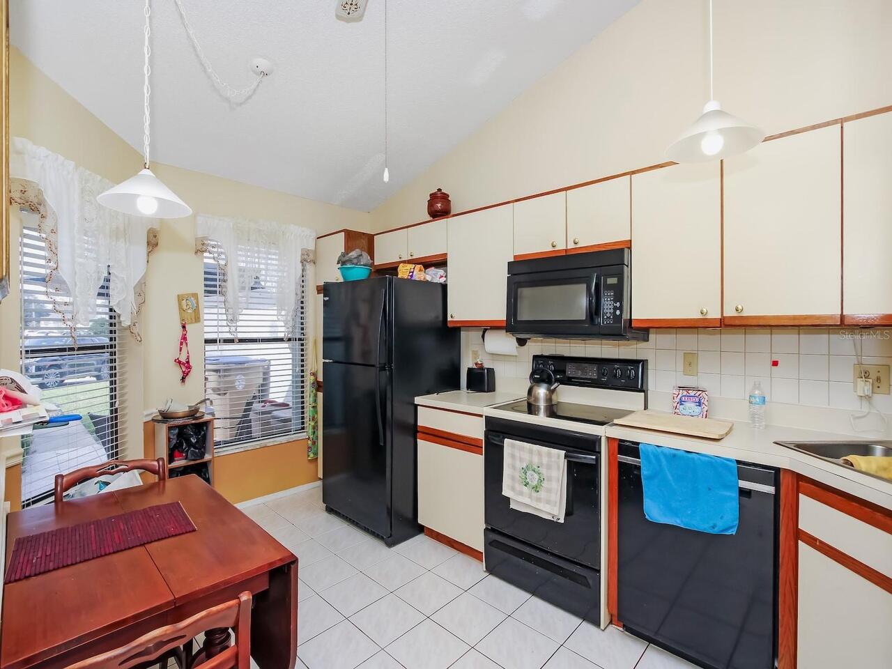 Listing Photo 12