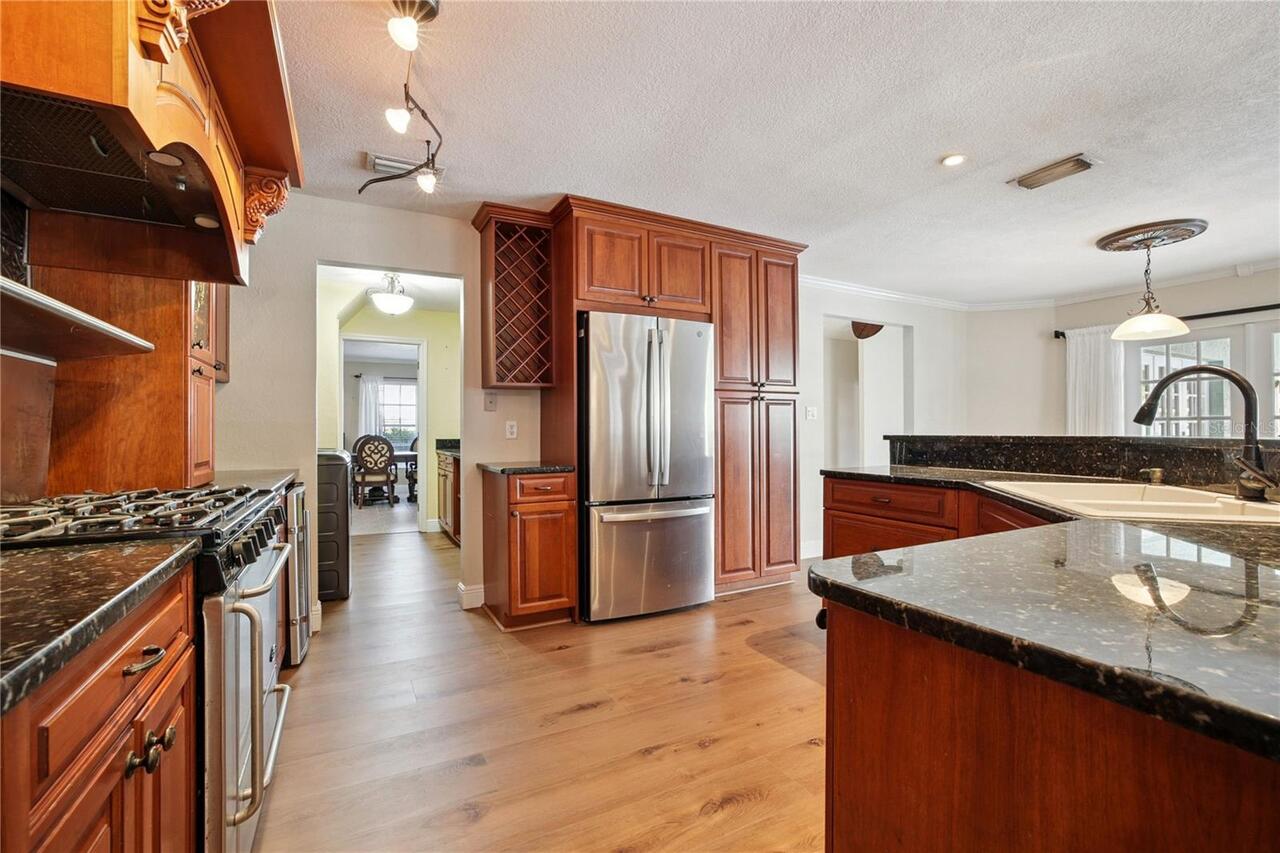 Listing Photo 8
