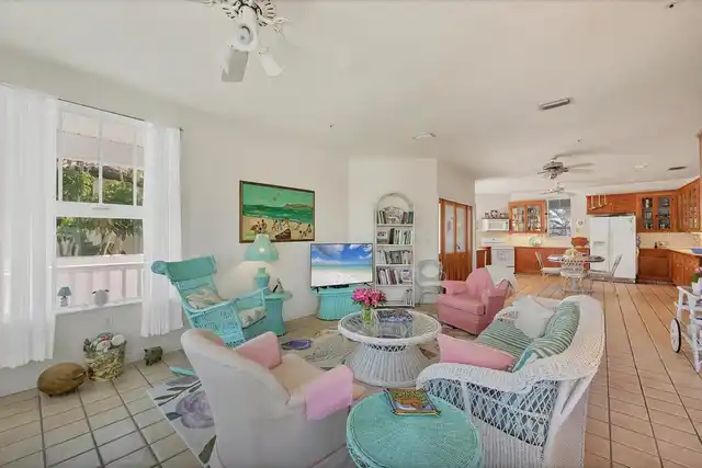 Listing Photo 11