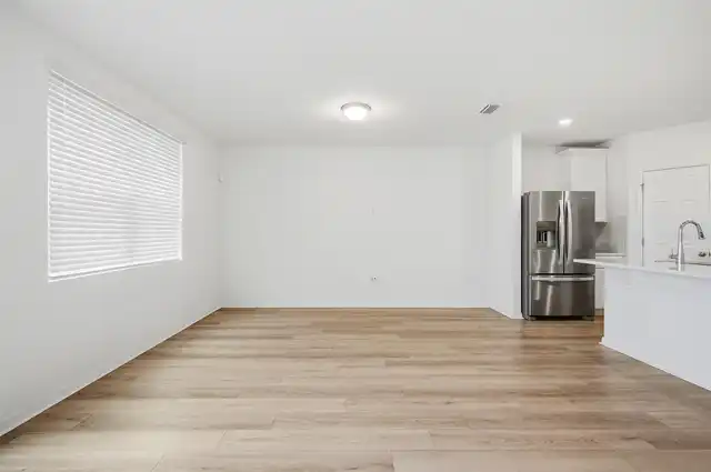 Listing Photo 10