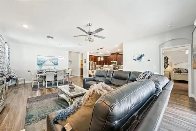 Listing Photo 8