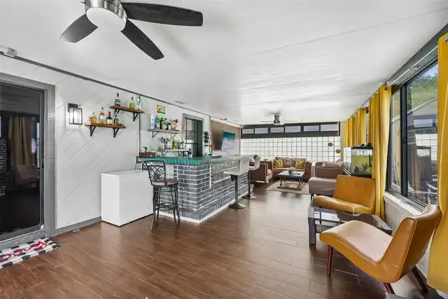 Listing Photo 11