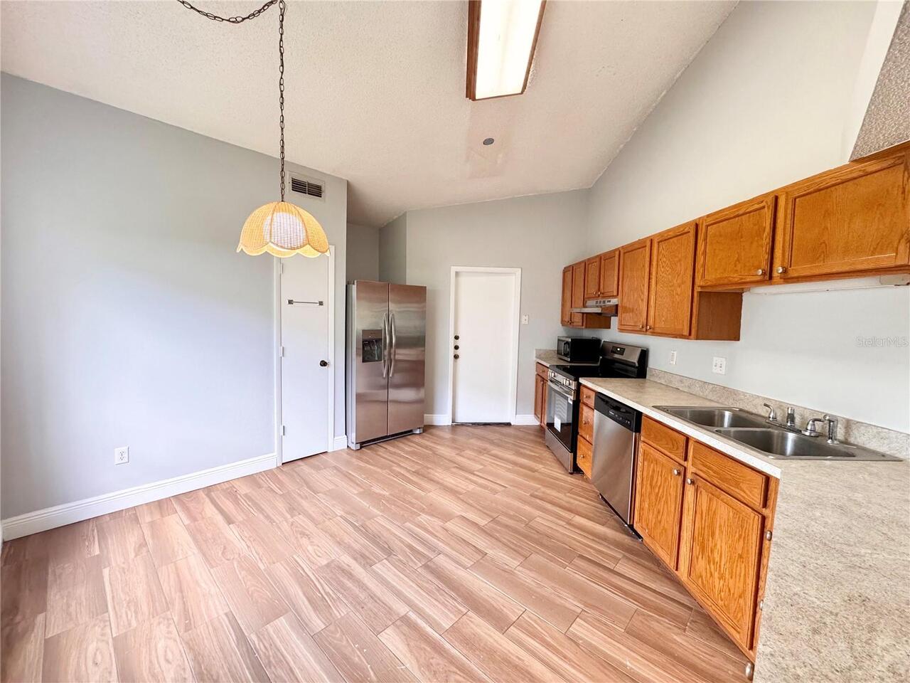 Listing Photo 6