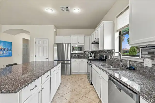 Listing Photo 10