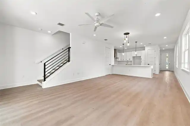 Listing Photo 10