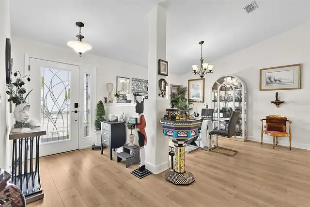 Listing Photo 9