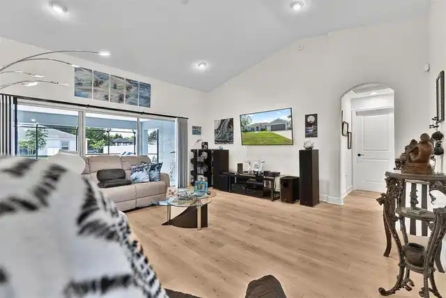 Listing Photo 10