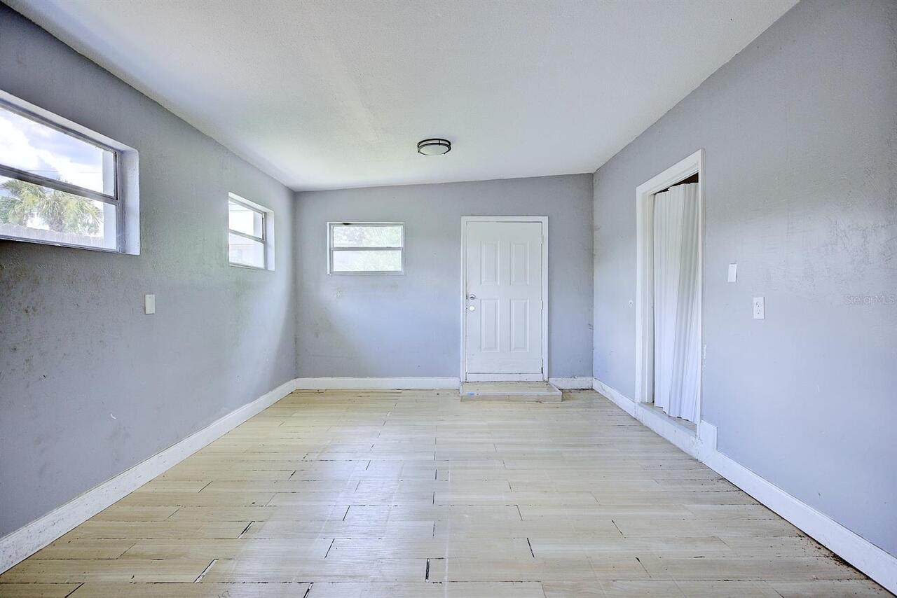 Listing Photo 12
