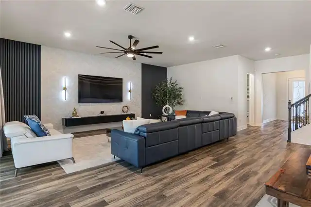 Listing Photo 11