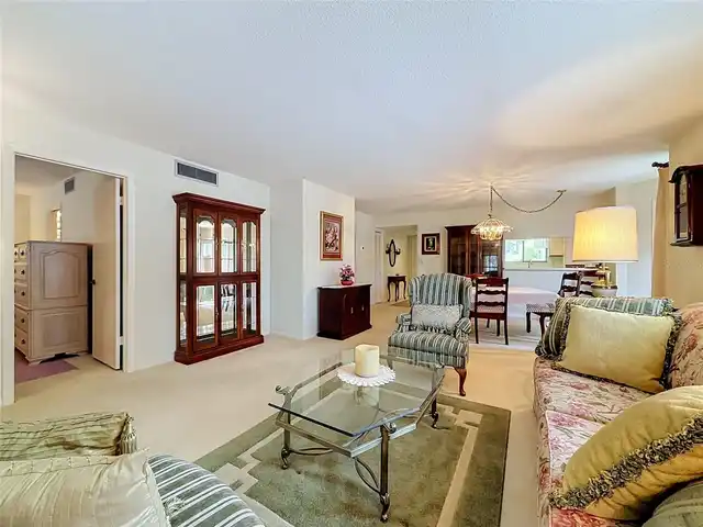 Listing Photo 11
