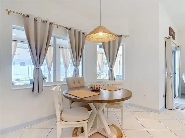 Listing Photo 12
