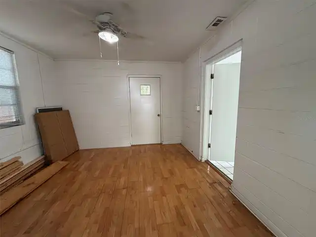 Listing Photo 16