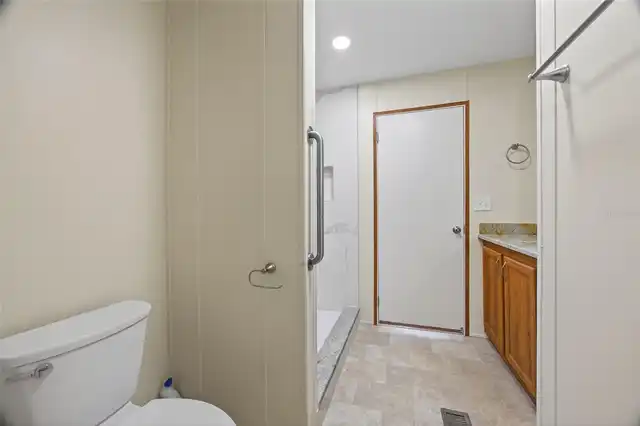 Listing Photo 14
