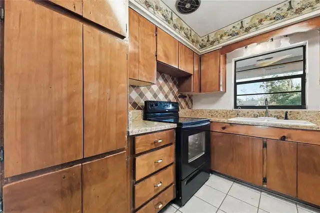 Listing Photo 9