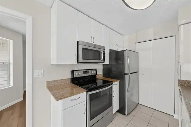 Listing Photo 12