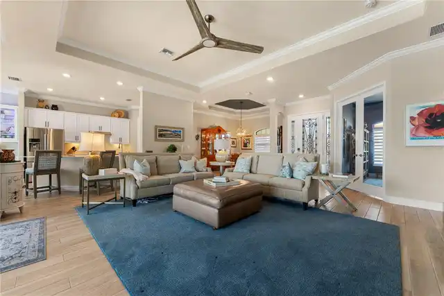 Listing Photo 11