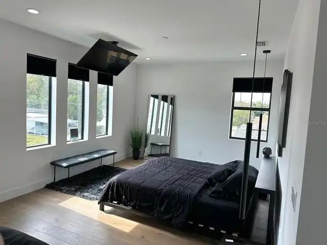 Listing Photo 11