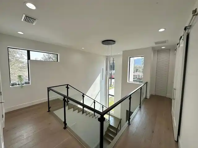 Listing Photo 12
