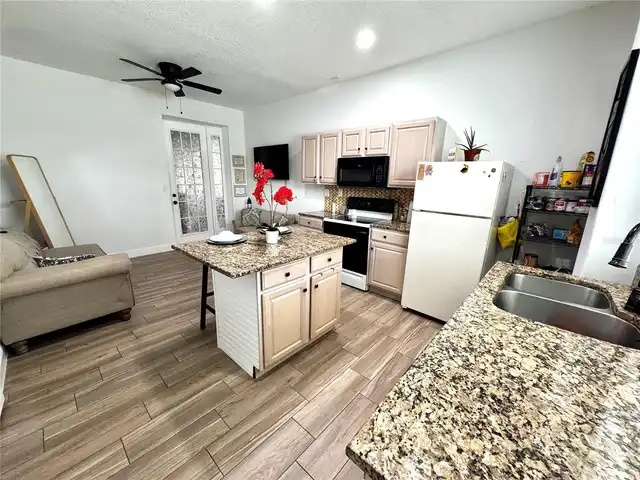 Listing Photo 18