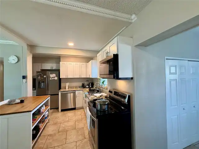 Listing Photo 9