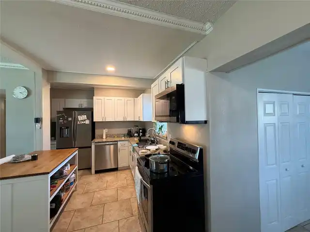Listing Photo 11