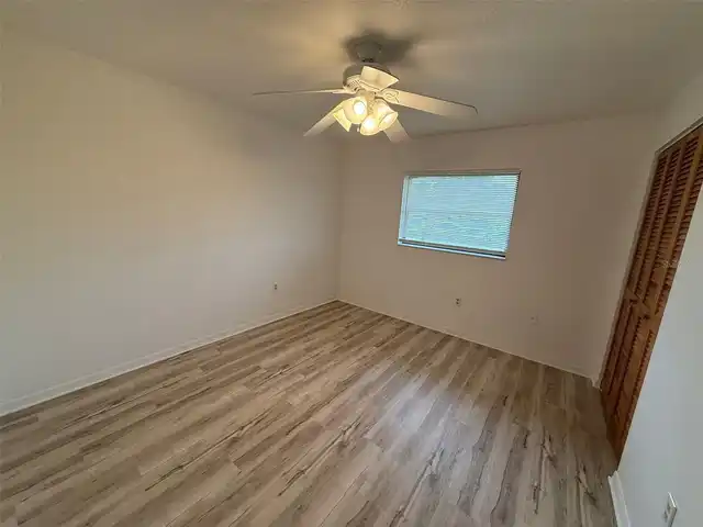Listing Photo 12
