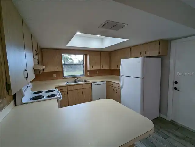 Listing Photo 7