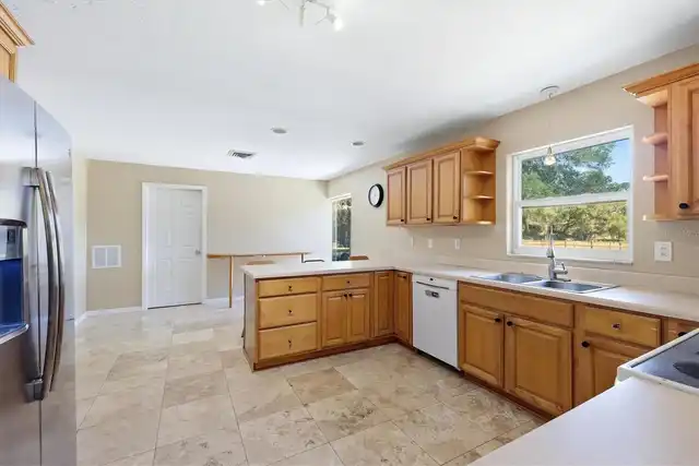 Listing Photo 9