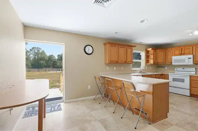 Listing Photo 10